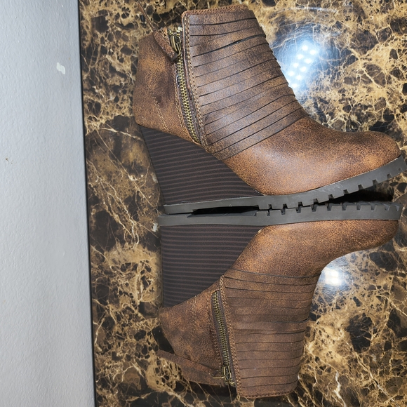 Sugar Brown Wedge Ankle Boots Size 7 Like New - Picture 10 of 14
